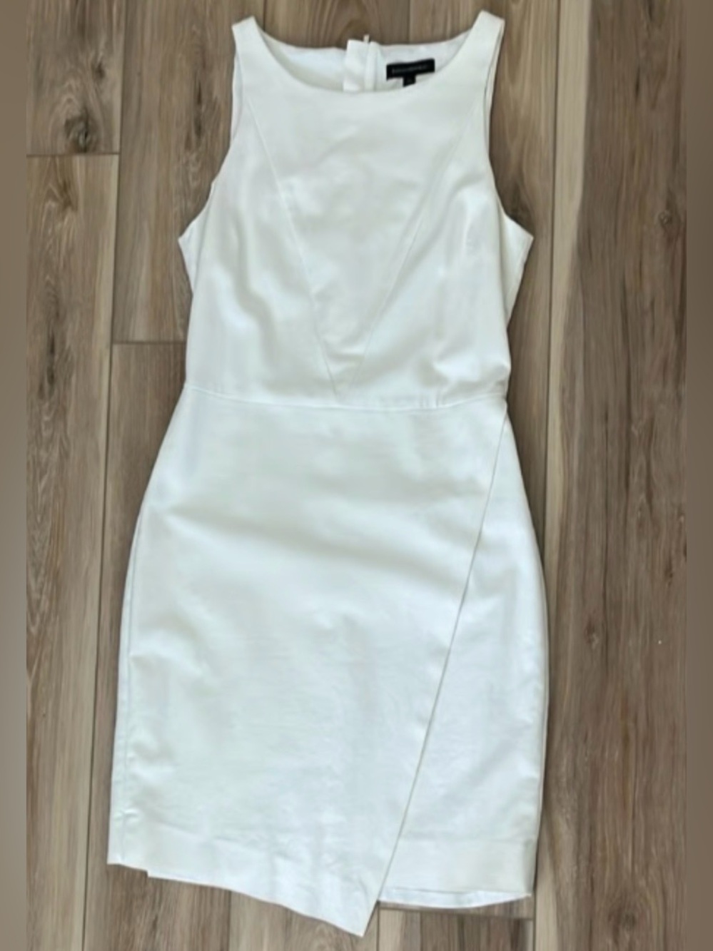 ***Banana Republic  Sleeveless Ivory Seamed Lined Sheath Dress .